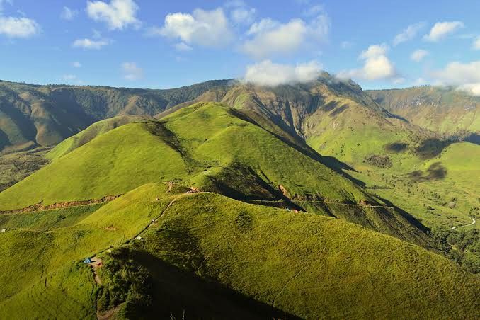 Sunrise Bukit Holbung- Pesona Tersembunyi di Danau Toba!