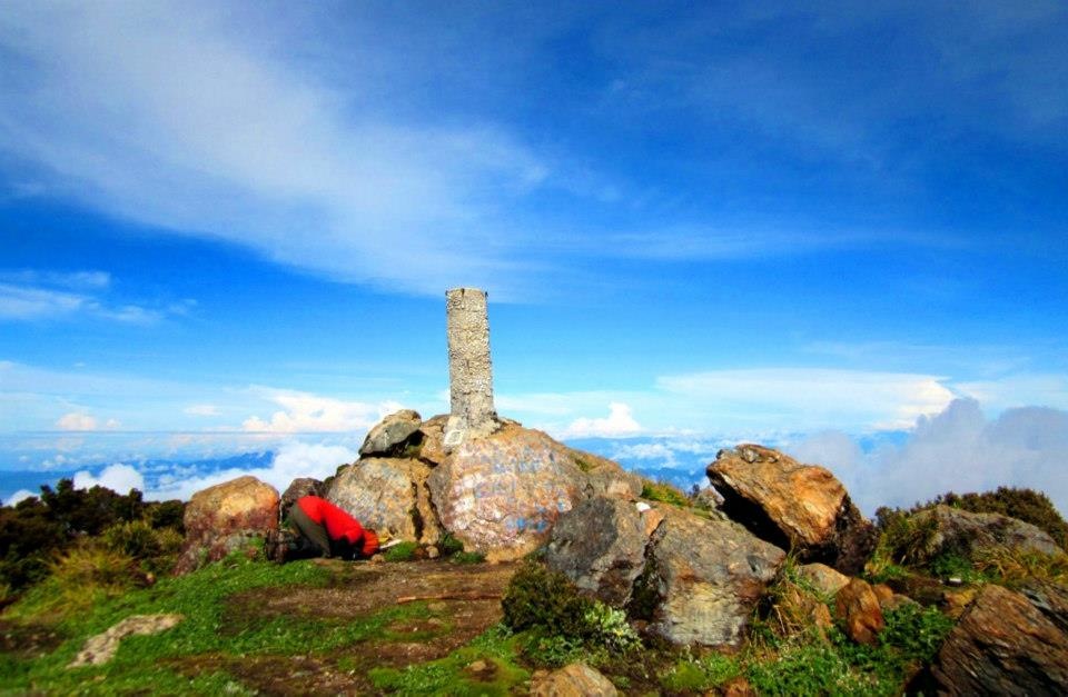 Tantangan Trekking Gunung Latimojong – Puncak dengan Pemandangan Memikat