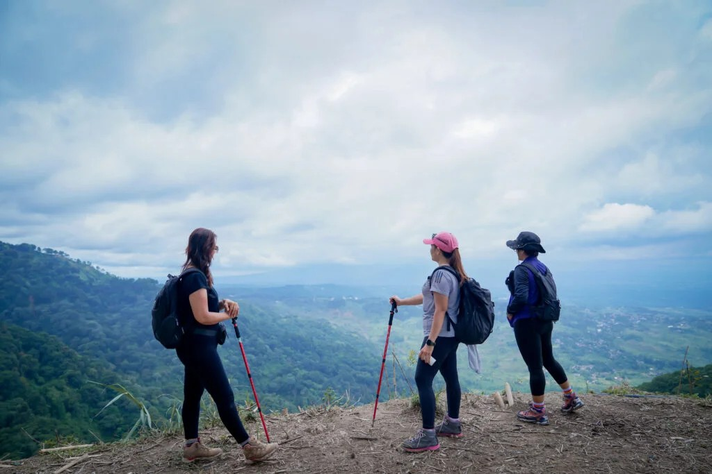 Trekking Asyik ke Bukit Paniisan: Panorama Menakjubkan yang Wajib Dicoba!